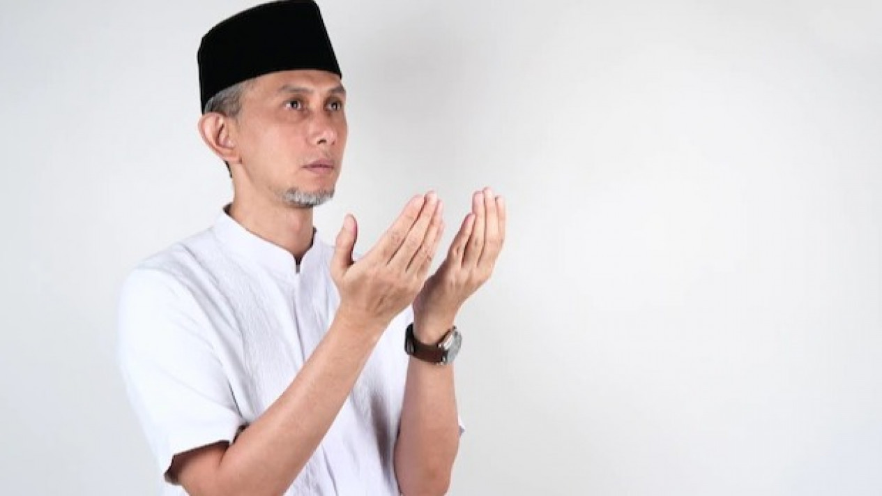 7 Bacaan Doa Mustajab yang Memiliki Keutamaan Dahsyat, Masuk Surga hingga Keinginan Dikabulkan Allah
            - galeri foto