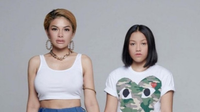 Lolly Pasang Badan Demi Sang Ibu, Putri Sulung Sebut Nikita Mirzani Orang Terhormat dan “Bermuka Dua”