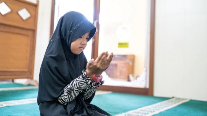 9 Bacaan Doa Sehari-hari yang Bisa Diajarkan Kepada Anak-anak