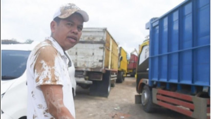 Anggota DPR RI Dedi Mulyadi Mandi Lumpur Saat Atasi Pencemaran Sungai di Subang