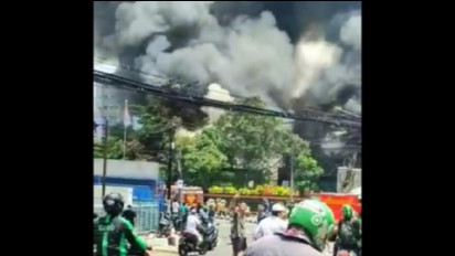 50 Kepala Keluarga di Kebayoran Lama Kehilangan Tempat Tinggal Akibat Kebakaran