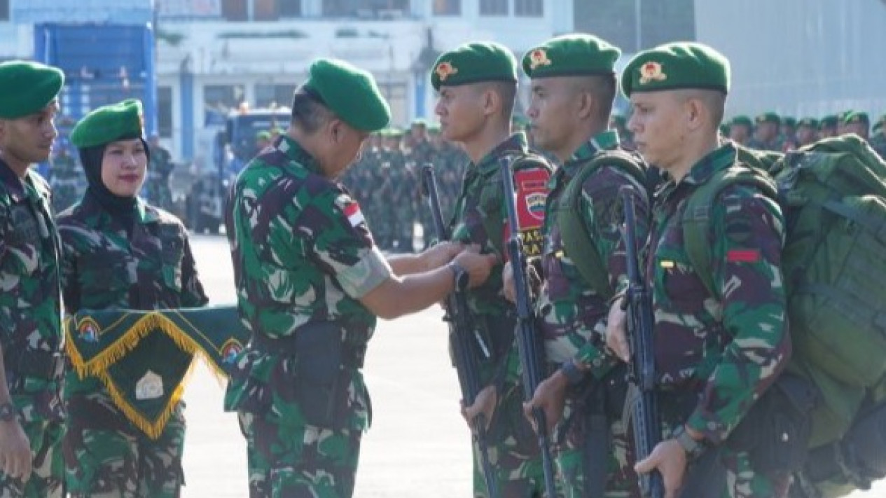Torehkan Prestasi Dalam Penugasan Di Papua, Satgas Pamwiltasrat RI-PNG Yonif 126/KC Di;epas Kasdam XVII/Cenderawasih
            - galeri foto