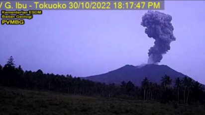 Gunung Ibu di Maluku Utara Erupsi, Lontarkan Abu hingga 2 Kilometer,  PVMBG Berikan Imbauan