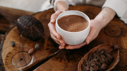 Sebuah Penelitian Menemukan, Minuman Coklat Panas Dapat Menurunkan Kolesterol Tubuh, Kok Bisa?