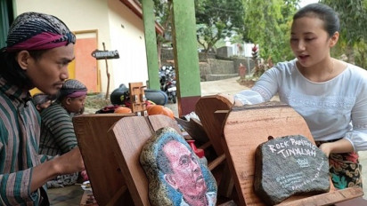 Seni Melukis Batu, Pemuda Kulon Progo Sulap Batu Kali Jadi Lukisan Bernilai Jual Tinggi