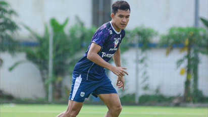 Pemulihan Cedera Bahu Berjalan Lancar, Erwin Ramdani Sudah Bergabung dalam Latihan Persib Bandung