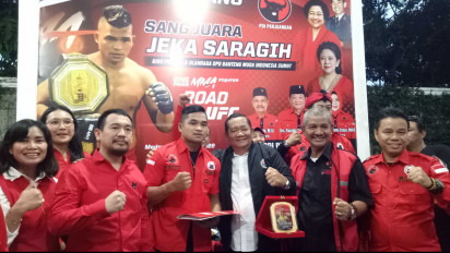 Datangi DPD PDIP Sumut, Petarung MMA Jeka Saragih Minta Infrastruktur Jalan Rusak di Simalungun Diperbaiki