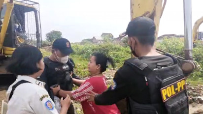 Dihadang Seorang Ibu, Eksekusi Tanah di Ngebruk Mangkang Wetan Semarang Berlangsung Ricuh