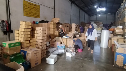 Densus 88 Amankan Terduga Teroris di Pergudangan Margomulya Tandes Surabaya