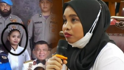 Mendadak Pakai Kerudung, Susi ART Sambo Dicurigai Ada yang Beri Instruksi, Hakim: Pakai Handsfree?