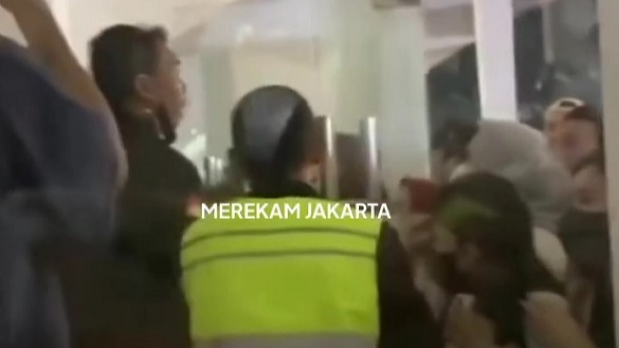 Polisi Periksa Belasan Saksi Terkait Konser Berdendang Bergoyang di GBK yang Sebabkan Sejumlah Penonton Jatuh Pingsan
            - galeri foto
