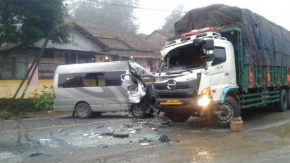 Kecelakaan Maut Antara Minibus dan Truk di Banyumas, Satu Orang Meninggal Dunia