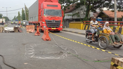 Jembatan Jalur Nasional Ambles, Arus Lalu Lintas di Jalan Poros Lamongan Terhambat