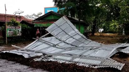 Puluhan Warung dan Pohon di Kawasan Wisata Waduk Gunungrowo Pati Roboh Disapu Puting Beliung
