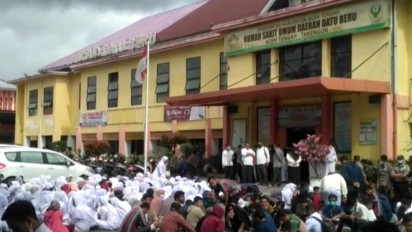 Tuntut Dibukanya Penerimaan P3K, Ratusan Tenaga Medis Honorer Gelar Aksi Unjuk Rasa di Halaman RS Datu Beru