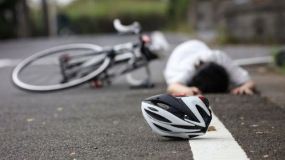 Polrestro Jakpus Tahan Sementara Pengemudi Mobil Tabrak Pesepeda di Harmoni