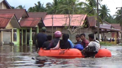 Direndam Banjir, Jalan Lintas Sumatera - Aceh Terancam Lumpuh