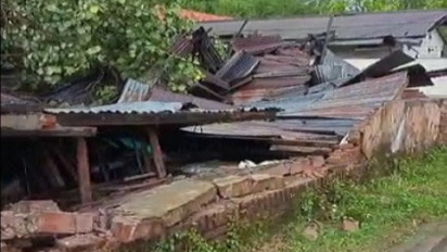 Puting Beliung Landa Kecamatan Gabus Pati, Sejumlah Bangunan dan Penggilingan Padi Rusak Akibat Tertimpa Pohon Roboh