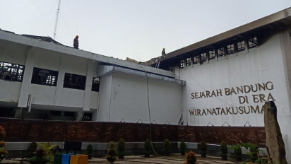 Berjibaku Selama 2 Jam, Petugas Akhirnya Padamkan Api di Gedung Bapelitbang Balaikota Bandung 
