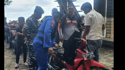 Seorang Pria di Blitar Nekat Ceburkan Diri di Pantai Serang, Pencarian Terkendala Ombak Besar