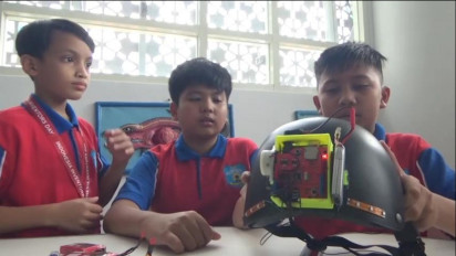 Helm “Pintar” Karya Siswa SD di Surabaya, Juarai Lomba Inovasi International, Singkirkan 29 Pesaing dari Negara Lain