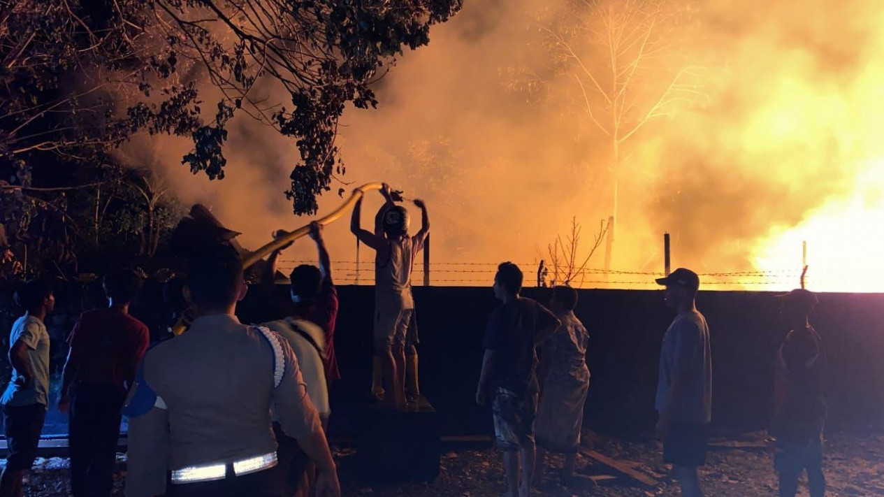 Polisi Dalami Kasus Kebakaran 3 Unit Bangunan di Yahukimo
            - galeri foto