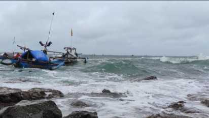 Gelombang Tinggi Hingga 4 Meter Mengancam Wilayah Pesisir, BMKG Imbau Warga Waspada