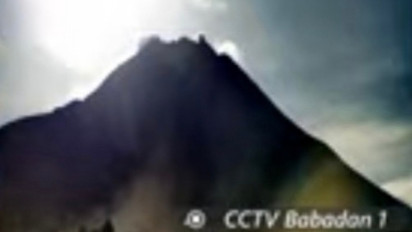 Gunung Merapi Alami 12 Kali Gempa Guguran