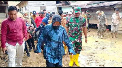 Tinjau Lokasi Banjir Bandang di Agara, Menteri Sosial Turut Serahkan Bantuan untuk Para Korban