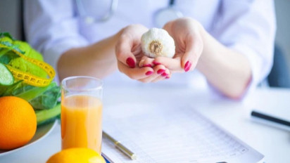 Mencegah Penuaan hingga Menjaga Kesehatan tulang, Ini 4 Manfaat Bawang Putih Bagi Kesehatan Wanita