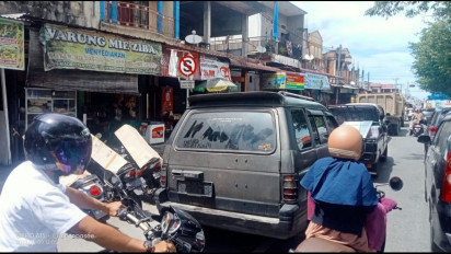 Warga Meulaboh Keluhkan Parkir Liar di Aceh Barat, Dishub : Itu Preman Bukan Wewenang Kami