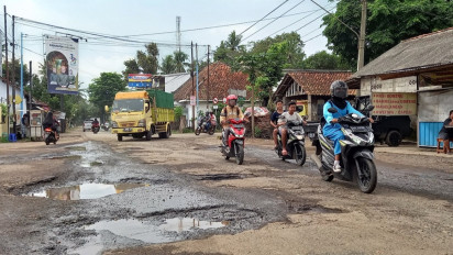 Jalan Deandles Kebumen Rusak Parah dan Bahayakan Pengendara, Warga Berharap Segera Diperbaiki