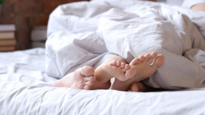 Duh! Belum Selesai Kebaya Merah, Kini Muncul Lagi Video Asusila yang Perankan Adegan di Atas Sofa