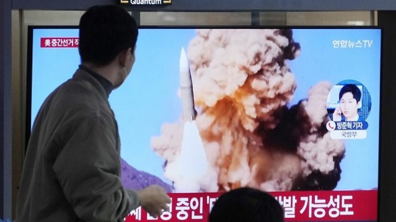 Lagi, Korea Utara Tembakkan Rudal Balistik ke Arah Laut Timur Korea
            - galeri foto