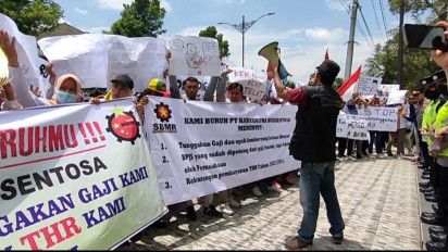 Gaji 4 Bulan, THR dan BPJS Tak Dibayar Perusahaan, Ratusan Buruh Pabrik Sepatu di Madiun Lakukan Aksi Demontrasi