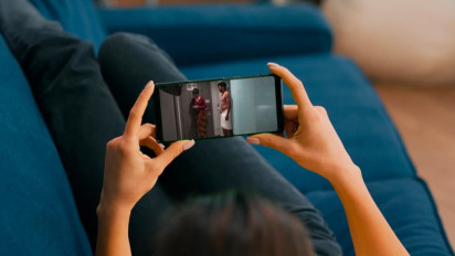 Satu per Satu Mulai Terbongkar, Selain Kebaya Merah Kini Muncul Video Mesum Selebgram Bali di Sofa