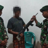Hari Pahlawan, Satgas Yonarmed 1 Kostrad Terima Senpi Rakitan dan Munisi Secara Sukarela