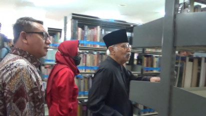 Salim Said Hibahkan 10 Ribu Buku Koleksi Pribadinya kepada UII Yogyakarta