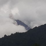 Merapi Kembali Luncurkan Awan Panas 2 Km, Mengarah ke Kali Boyong