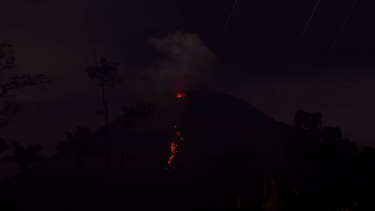 Usai Alami Erupsi Disertai Awan Panas Guguran, Gunung Semeru Terpantau Luncurkan Lava Pijar, Ini yang Dilakukan Relawan