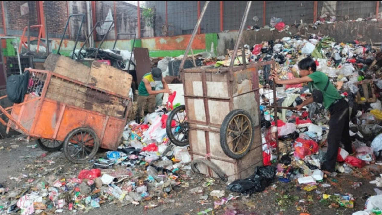 Pemprov DKI Sediakan Layanan Pengangkutan Sampah Berukuran Besar Lewat DLH
            - galeri foto