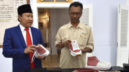 Pengrajin Sepatu Sutra Asal Pasuruan Ini Berkesempatan Menampilkan Produk Industri Kecil Menengah pada Gelaran KTT G20
