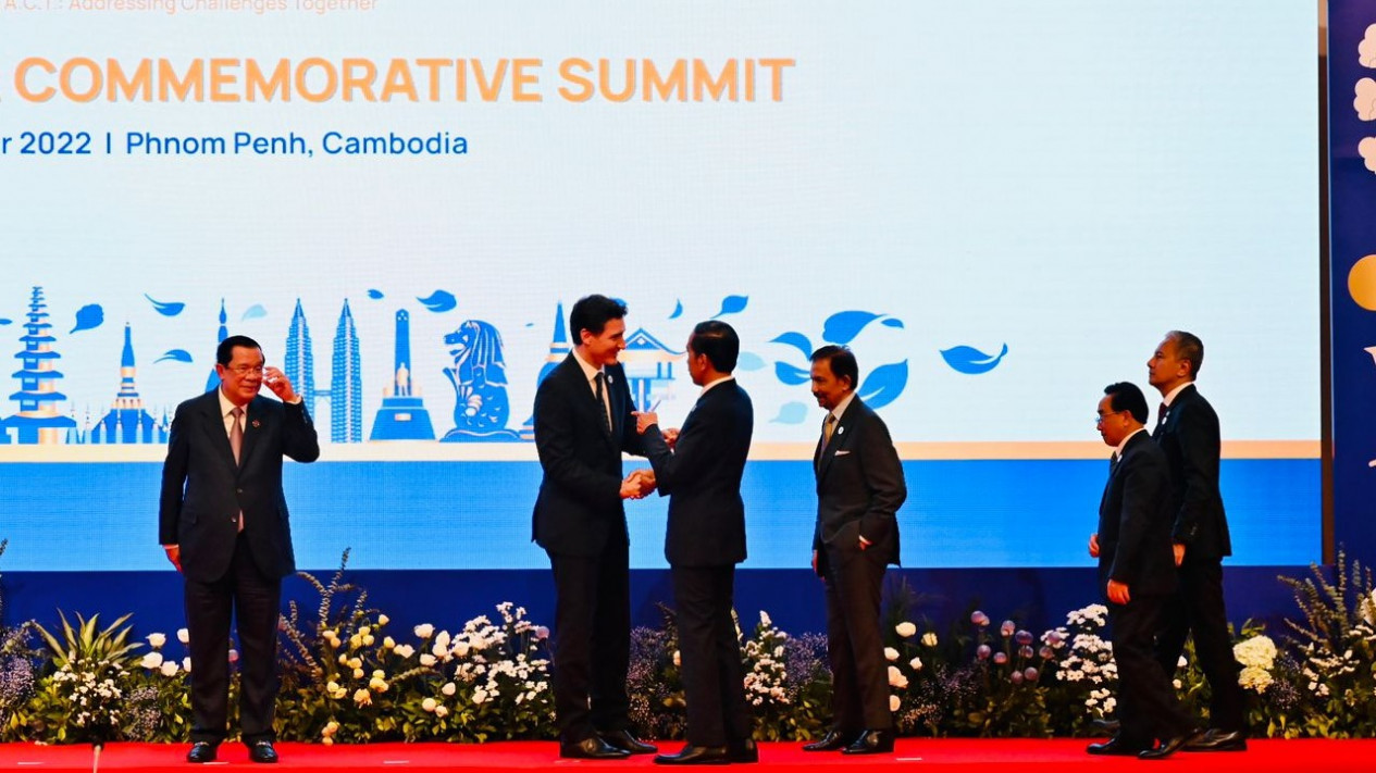 Jokowi Terima Mandat, Indonesia Jadi Ketua ASEAN 2023
            - galeri foto
