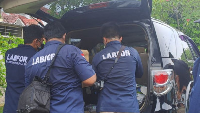 Puslabfor Olah TKP Rumah Tempat Ditemukannya Mayat Satu Keluarga di Kalideres