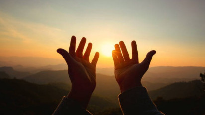 7 Doa yang Wajib Diamalkan Setiap Pagi Hari, Sesuai dengan Ajaran Rasulullah SAW