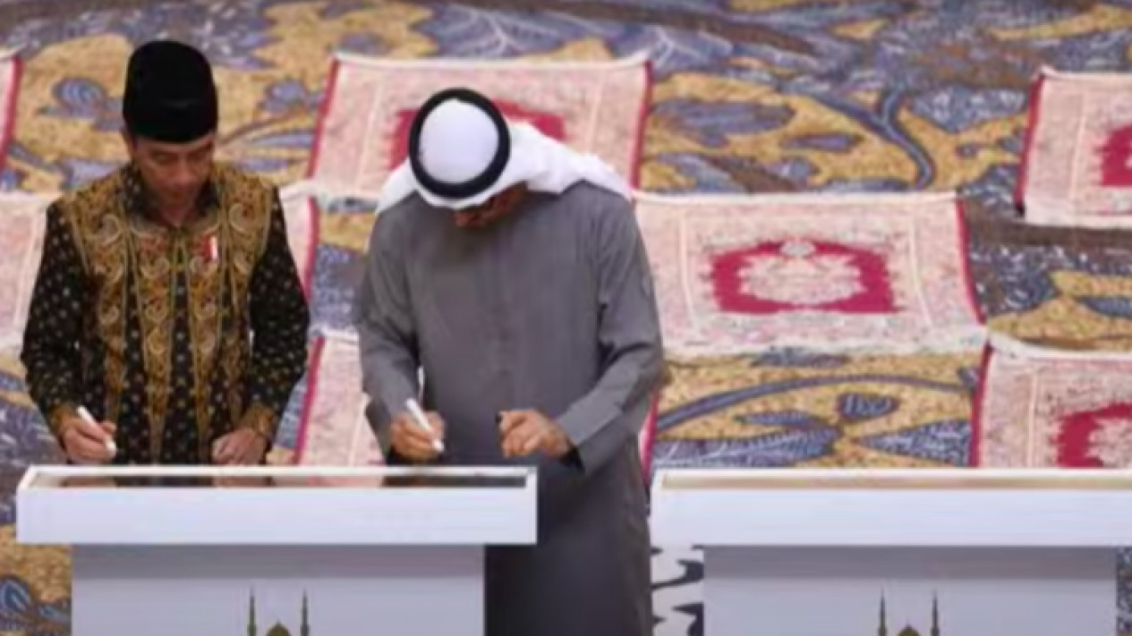 Presiden Jokowi dan Mohammed Bin Zayed Resmikan Masjid Raya di Solo
            - galeri foto