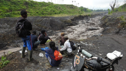 Jalur Lumajang – Malang Kembali Putus Diterjang Banjir Lahar Hujan Gunung Semeru