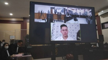 Indra Kenz Divonis 10 Tahun Penjara dan Denda Rp10 Miliar