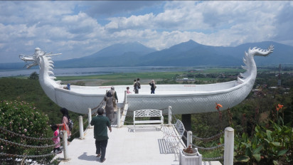 Pesona Bahtera Naga, Spot Foto Terbaik Berlatar Danau Rawa Pening dan Delapan Gunung