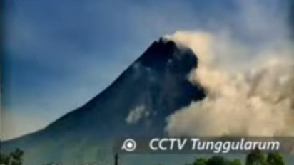 Gunung Merapi Luncurkan 2 Kali Guguran Lava Pijar 1,5 Kilometer